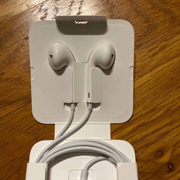 Apple Wired EarPods with 3.5 mm Headphone Jack Adapter - Picture 5 of 11